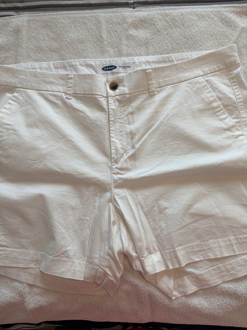 Old Navy White Women's Cotton Bermuda Shorts